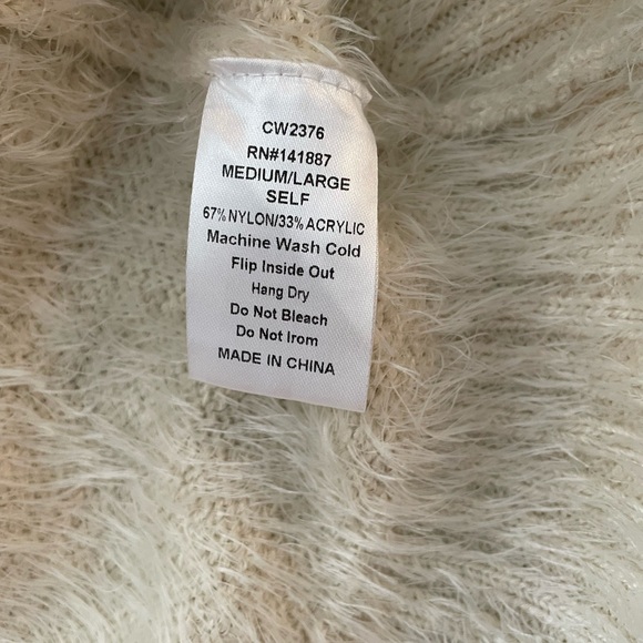 Shaggy Oversized Sweater - Picture 4 of 4